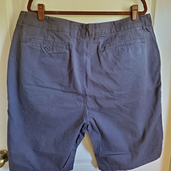 NWT OLD NAVY SIZE 44 TALL BLACK COLOR SHORTS - Picture 2 of 3